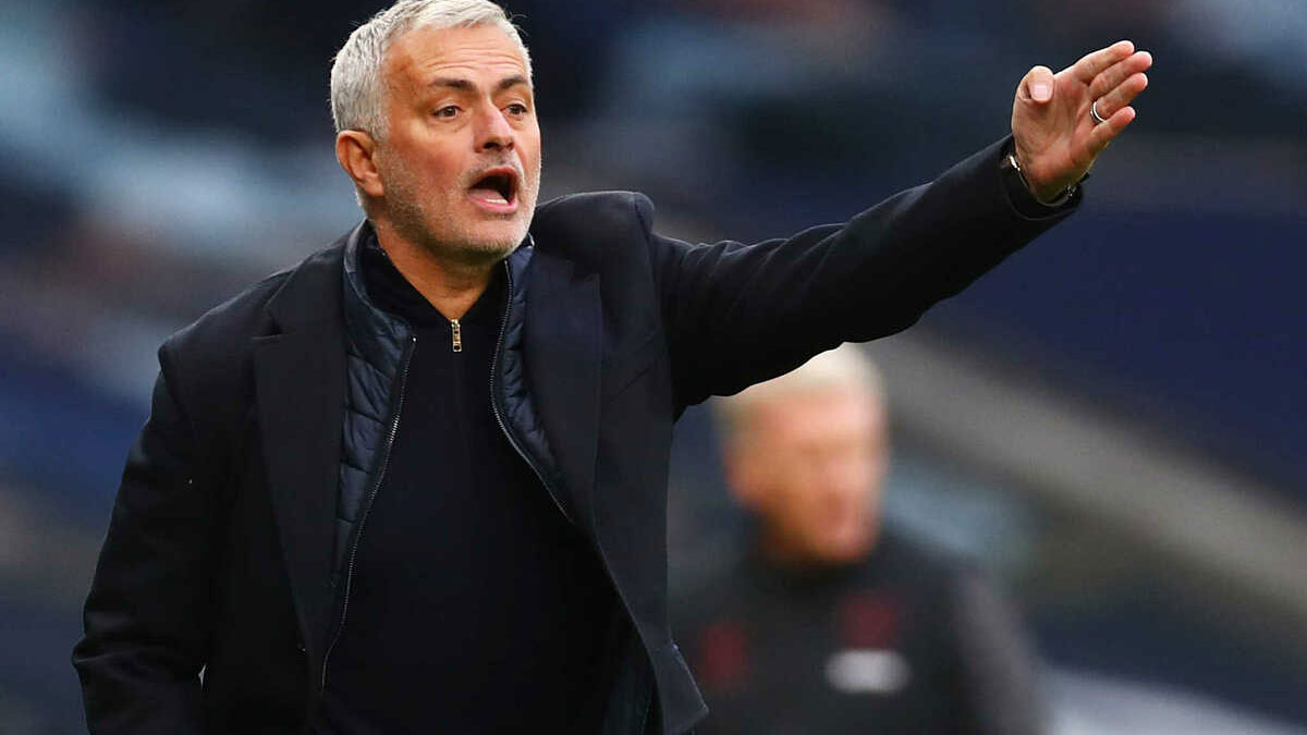 Roma bày tỏ quan ngại khi Jose Mourinho lên kế hoạch tấn công chuyển nhượng Man Utd