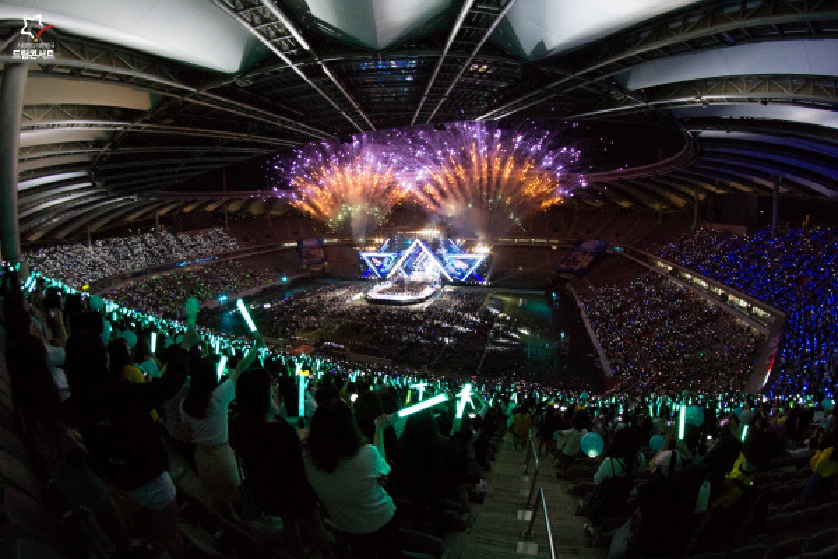 'Dream Concert' 2021 sẽ phát trực tuyến và sử dụng công nghệ thực tế ảo - Ảnh 1.