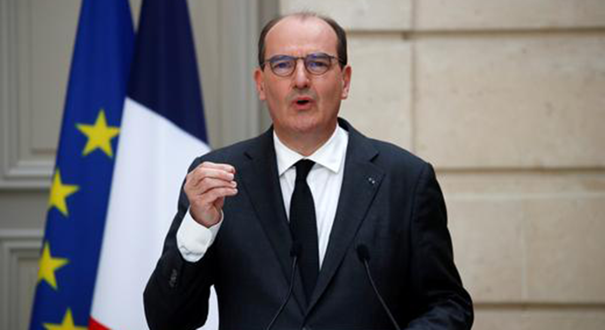 Thủ tướng Pháp tự cách ly sau khi phu nhân nhiễm virus SARS-CoV-2 - Ảnh 1.
