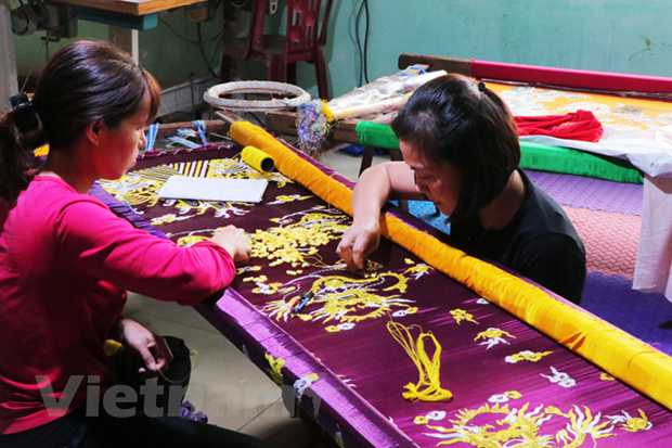 Làng thêu Đông Cứu - ngôi làng thêu long bào duy nhất ở Hà Nội - Ảnh 2.