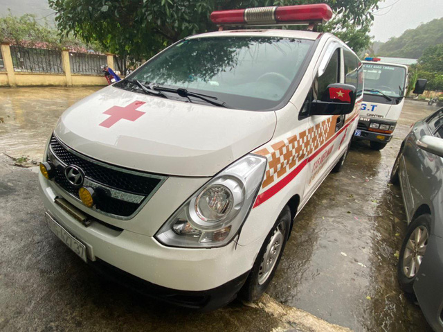 Thông tin về vụ xe cứu thương chở khách 'chui' từ Bắc Ninh về Sơn La - Ảnh 1.
