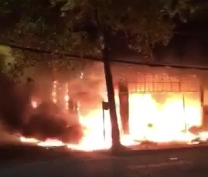 Phòng trà ở TP Vinh cháy dữ dội, ít nhất 6 người thiệt mạng - Ảnh 3.