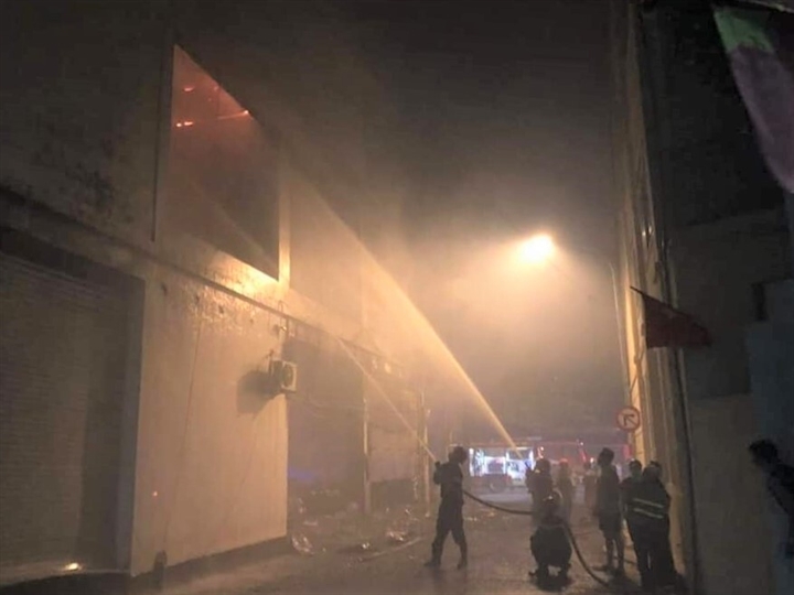 Phòng trà ở TP Vinh cháy dữ dội, ít nhất 6 người thiệt mạng - Ảnh 2.