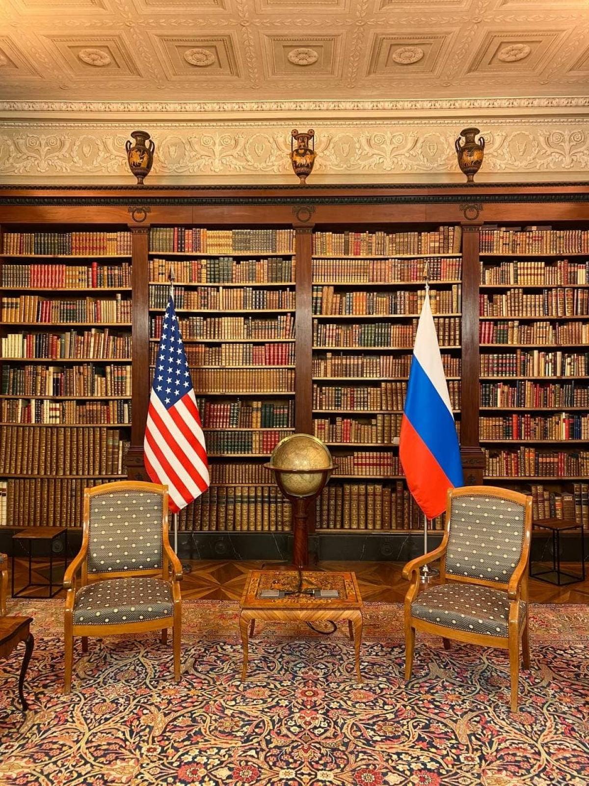 Bên trong căn phòng nơi Tổng thống Mỹ Biden gặp Tổng thống Nga Putin - Ảnh 1.