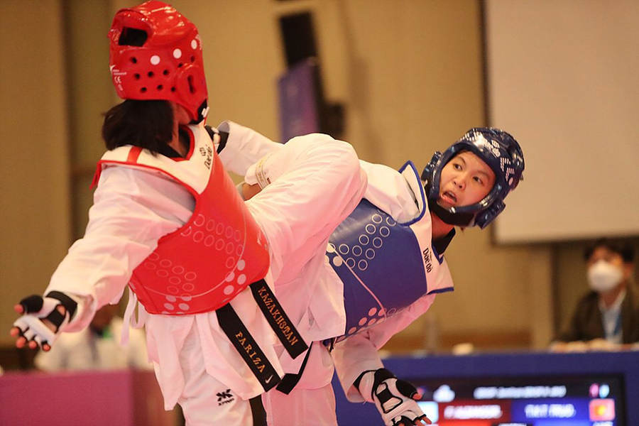 Võ sĩ Trương Thị Kim Tuyền giành Huy chương vàng Taekwondo châu Á 2021 - Ảnh 2.