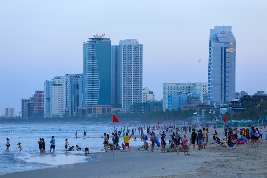 Ngắm biển Mỹ Khê vừa được chọn vào top 25 bãi biển đẹp nhất châu Á - Ảnh 5.