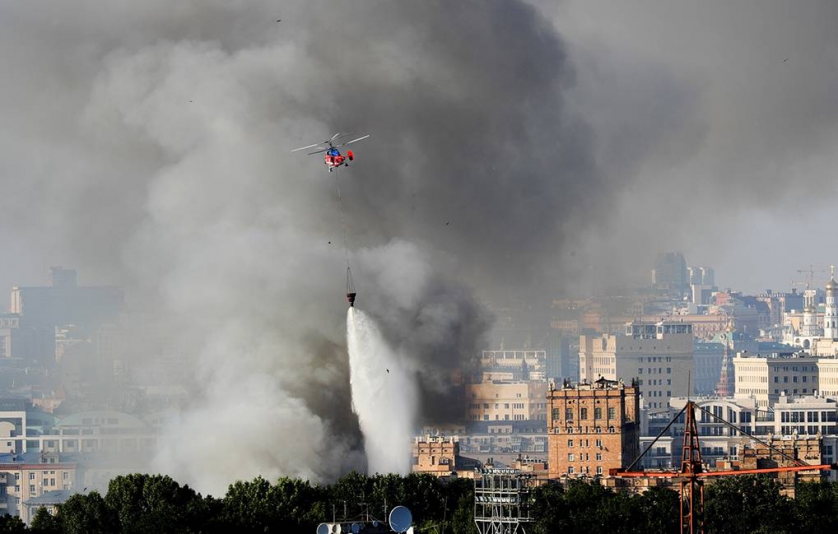 Cháy lớn kho pháo hoa tại Moscow - Ảnh 1.