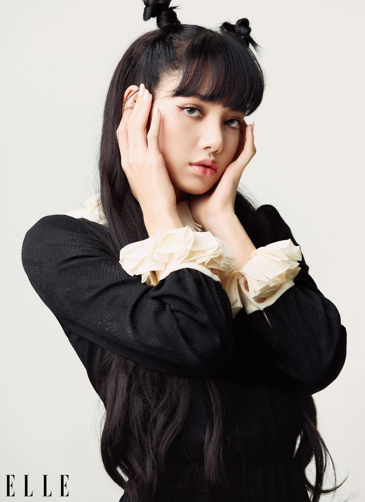 Lisa (BLACKPINK) ra mắt dự án solo, 'đụng độ' BTS, Taeyeon trong tháng 7? - Ảnh 1.