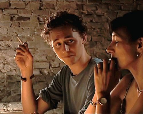 Tom Hiddleston - tài tử sinh ra để đóng vai gã ác nhân đẹp trai - Ảnh 3.