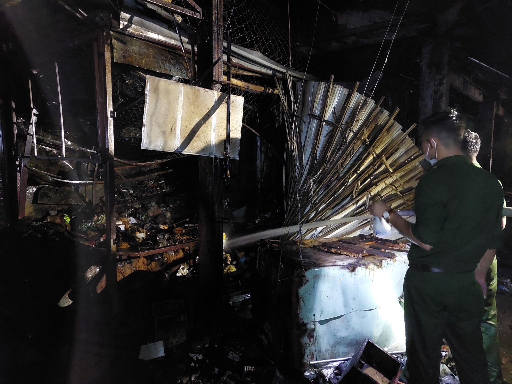 Hậu Giang: Cháy chợ Thị xã Long Mỹ thiệt hại hơn 900 triệu đồng - Ảnh 5.