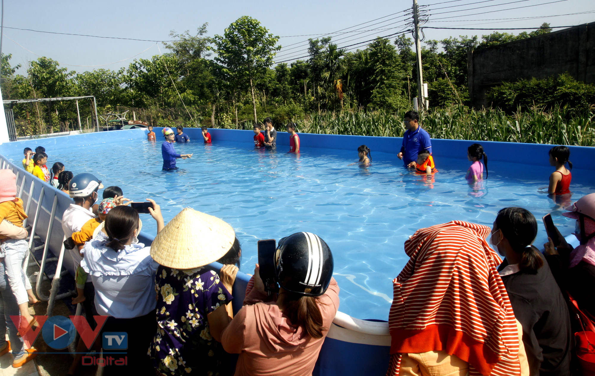 Đắk Lắk: 'Bể bơi di động' đến với trẻ em vùng sâu - Ảnh 3.