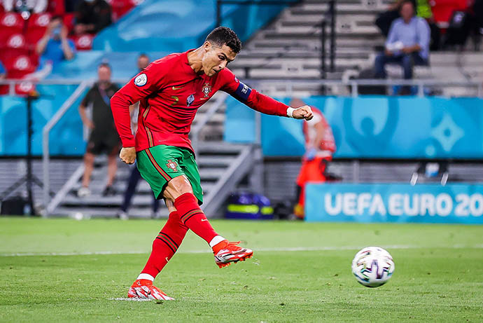 Kết quả Bồ Đào Nha 2-2 Pháp: Ronaldo đưa Bồ Đào Nha vào vòng 1/8 - Ảnh 1.