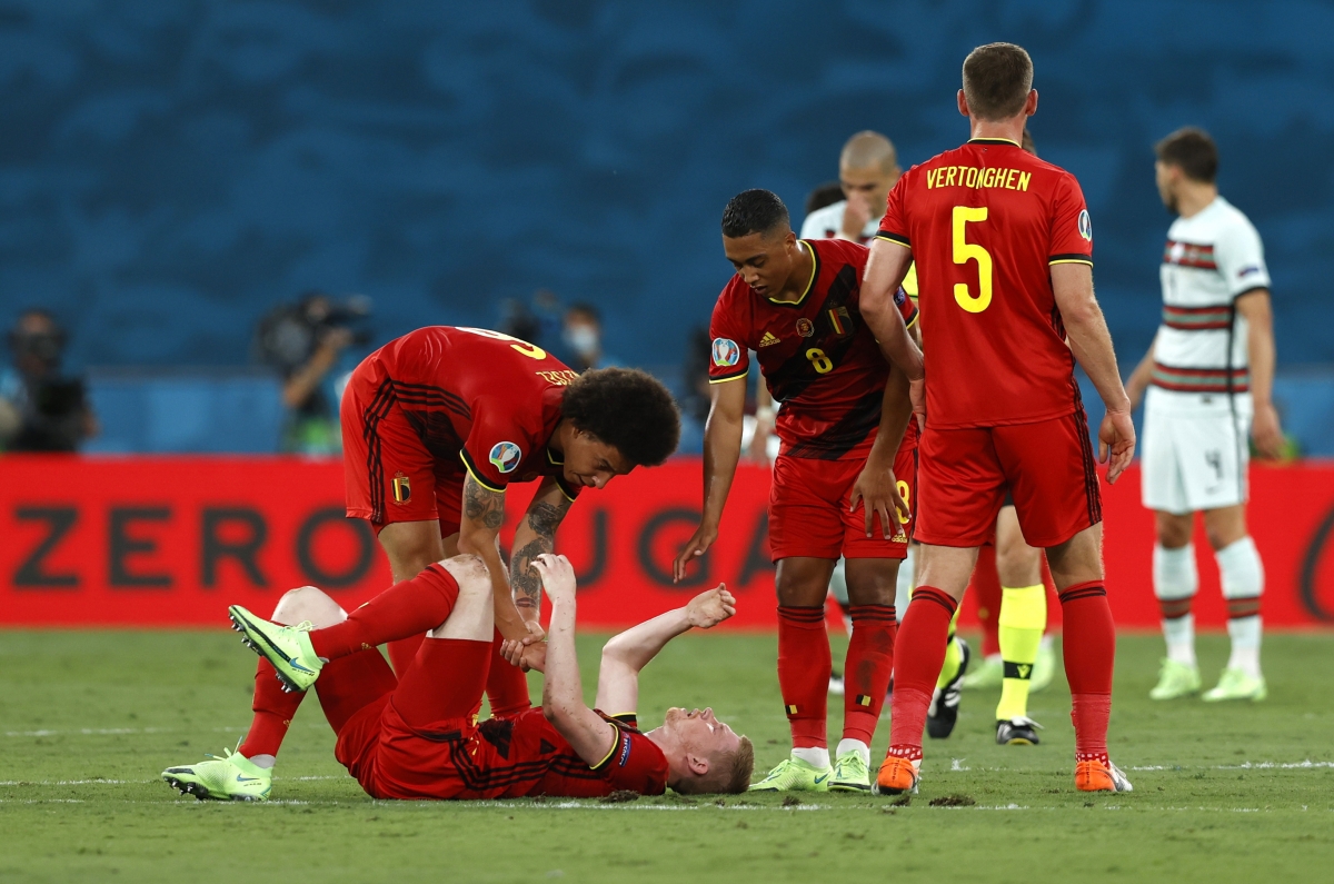 Cristiano Ronaldo ném băng đội trưởng sau khi Bồ Đào Nha thua Bỉ - Ảnh 10.