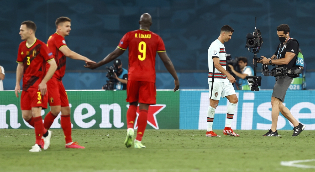 Cristiano Ronaldo ném băng đội trưởng sau khi Bồ Đào Nha thua Bỉ - Ảnh 4.