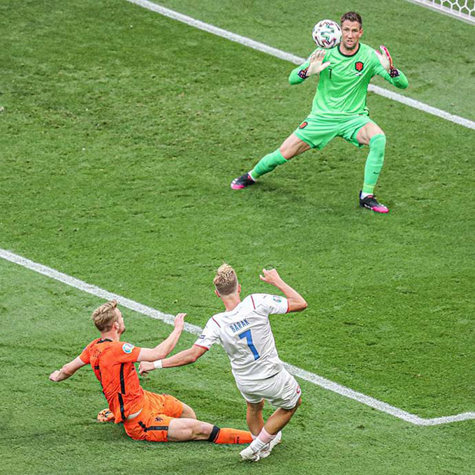 Kết quả Hà Lan 0-2 CH Czech: De Ligt dính thẻ đỏ, Oranje tan nát - Ảnh 1.