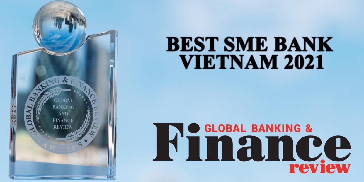 Trophy giai thuong cua Global Banking & Finance Review.jpg
