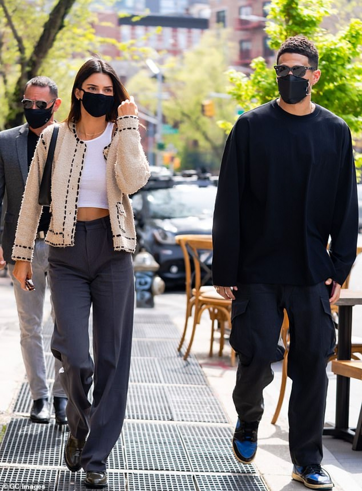 Kendall Jenner diện trang phục bó sát, gợi cảm trên phố - Ảnh 5.