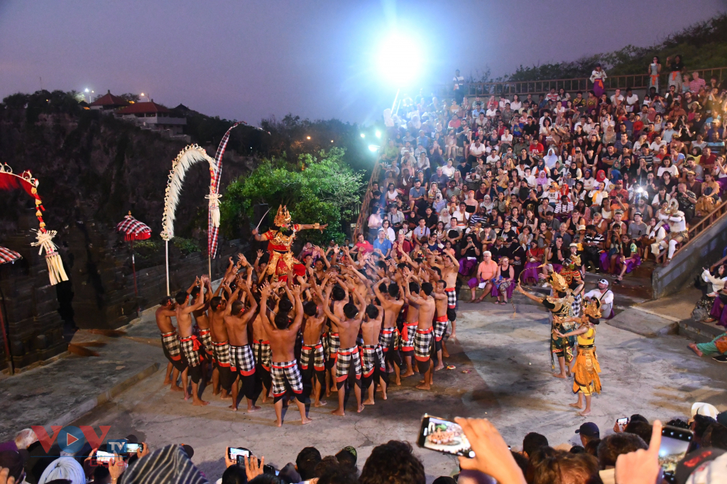 Kecak - vũ điệu lửa độc đáo của Bali chiều hoàng hôn - Ảnh 12.