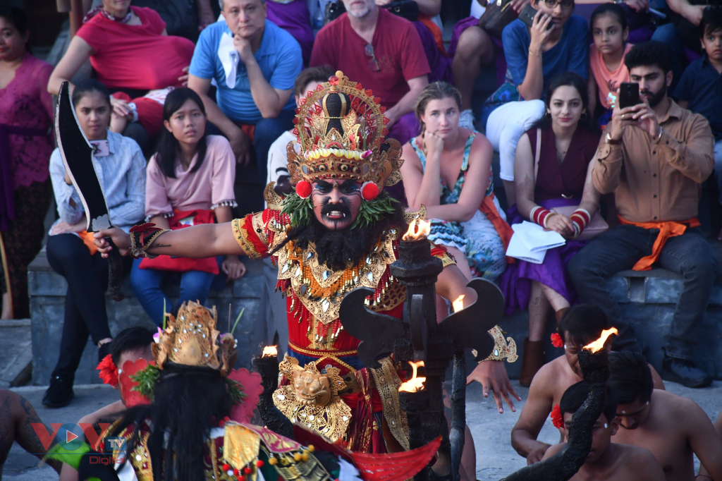 Kecak - vũ điệu lửa độc đáo của Bali chiều hoàng hôn - Ảnh 5.