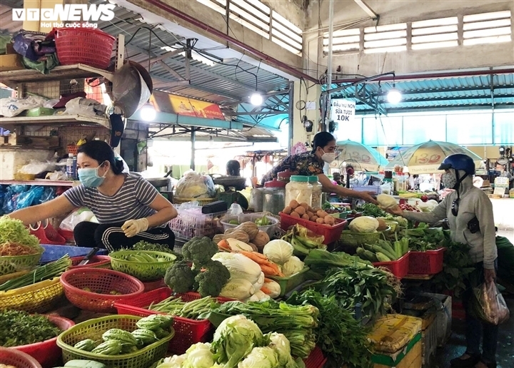 TP.HCM tạm dừng chợ truyền thống tại thị trấn và 3 xã ở huyện Hóc Môn - Ảnh 1.