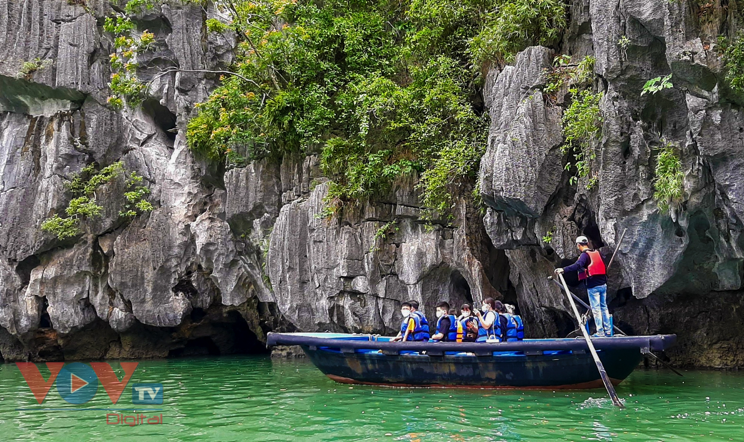 Người dân Quảng Ninh trở lại nhịp sống bình thường mới - Ảnh 5.