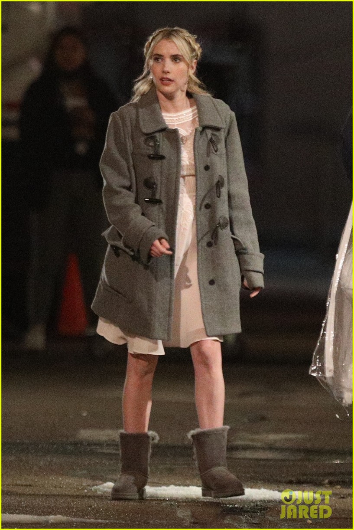 Emma Roberts tái xuất xinh đẹp trên phim trường 'About Fate' sau khi sinh con - Ảnh 2.