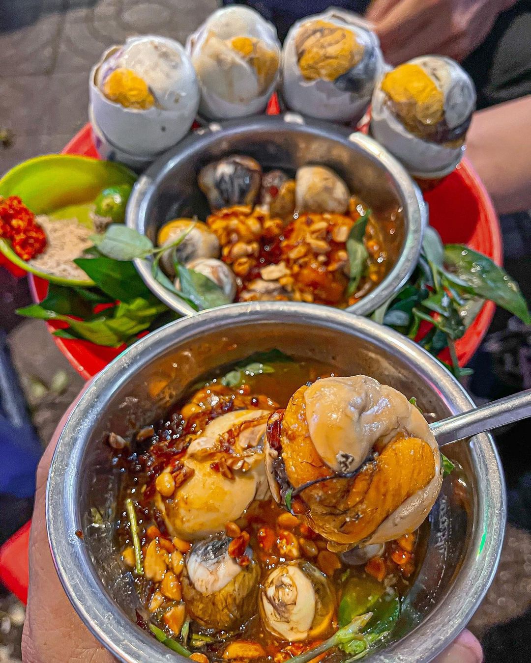 Những món ăn kinh dị nhất Việt Nam khiến khách Tây 'khóc thét' - Ảnh 3.