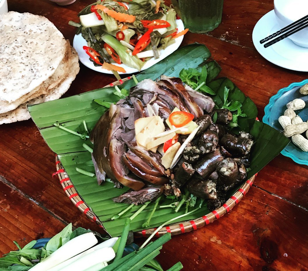 Những món ăn kinh dị nhất Việt Nam khiến khách Tây 'khóc thét' - Ảnh 5.