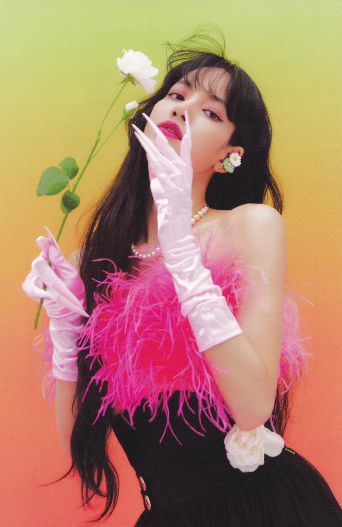Báo Hàn đưa tin Lisa (BLACKPINK) đang quay MV solo đầu tiên - Ảnh 1.