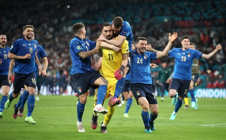 Tỏa sáng giúp Italy vô địch, Donnarumma đi vào lịch sử EURO - Ảnh 2.