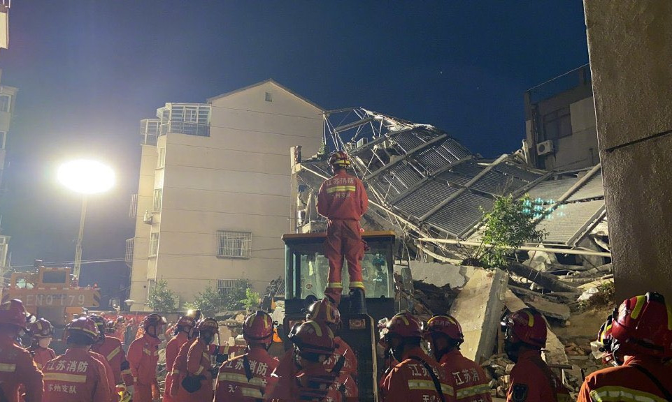 Trung Quốc kết thúc cuộc giải cứu nạn nhân vụ sập khách sạn khiến 17 người thiệt mạng - Ảnh 1.