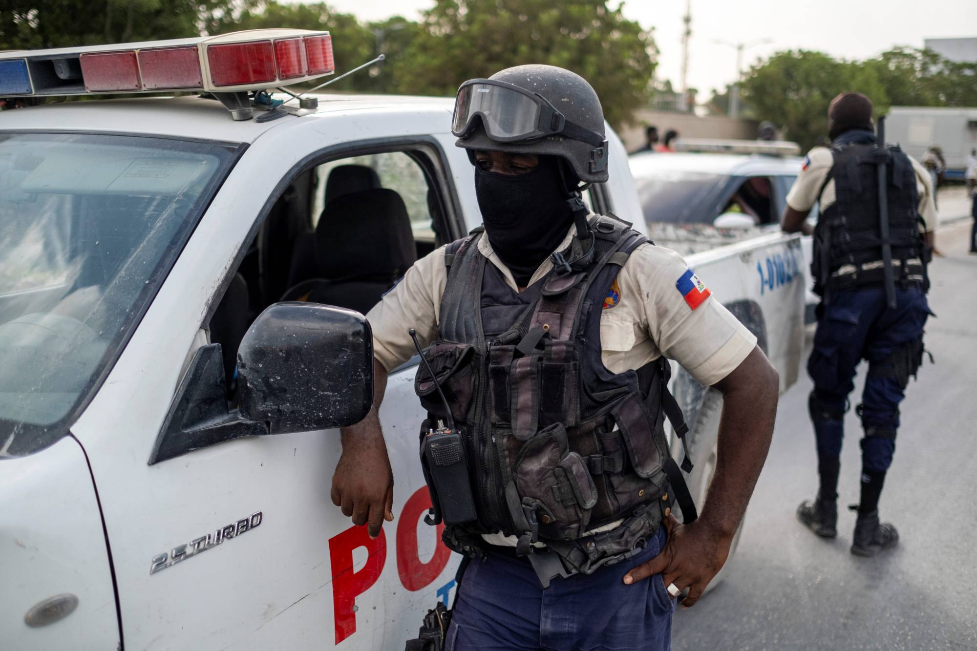 Hành xử bất thường của cận vệ tổng thống Haiti - Ảnh 1.