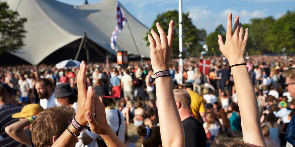 Hà Lan sốc khi lễ hội âm nhạc khiến cả nghìn người mắc COVID-19 - Ảnh 1.