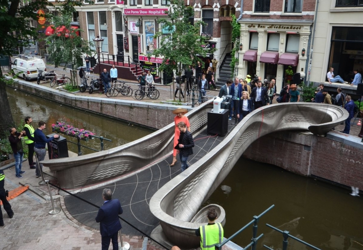 Cây cầu in 3D độc đáo khai trương tại Amsterdam - Ảnh 1.