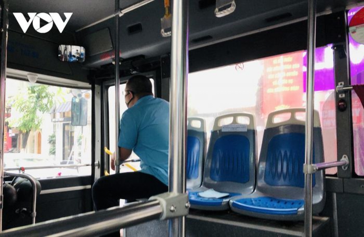 CDC Hà Nội đề xuất xét nghiệm tài xế, nhân viên soát vé xe buýt - Ảnh 1.