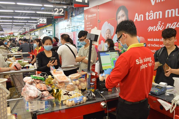 Lượng khách đến siêu thị tăng sau khi Hà Nội siết chặt phòng dịch COVID-19 - Ảnh 1.
