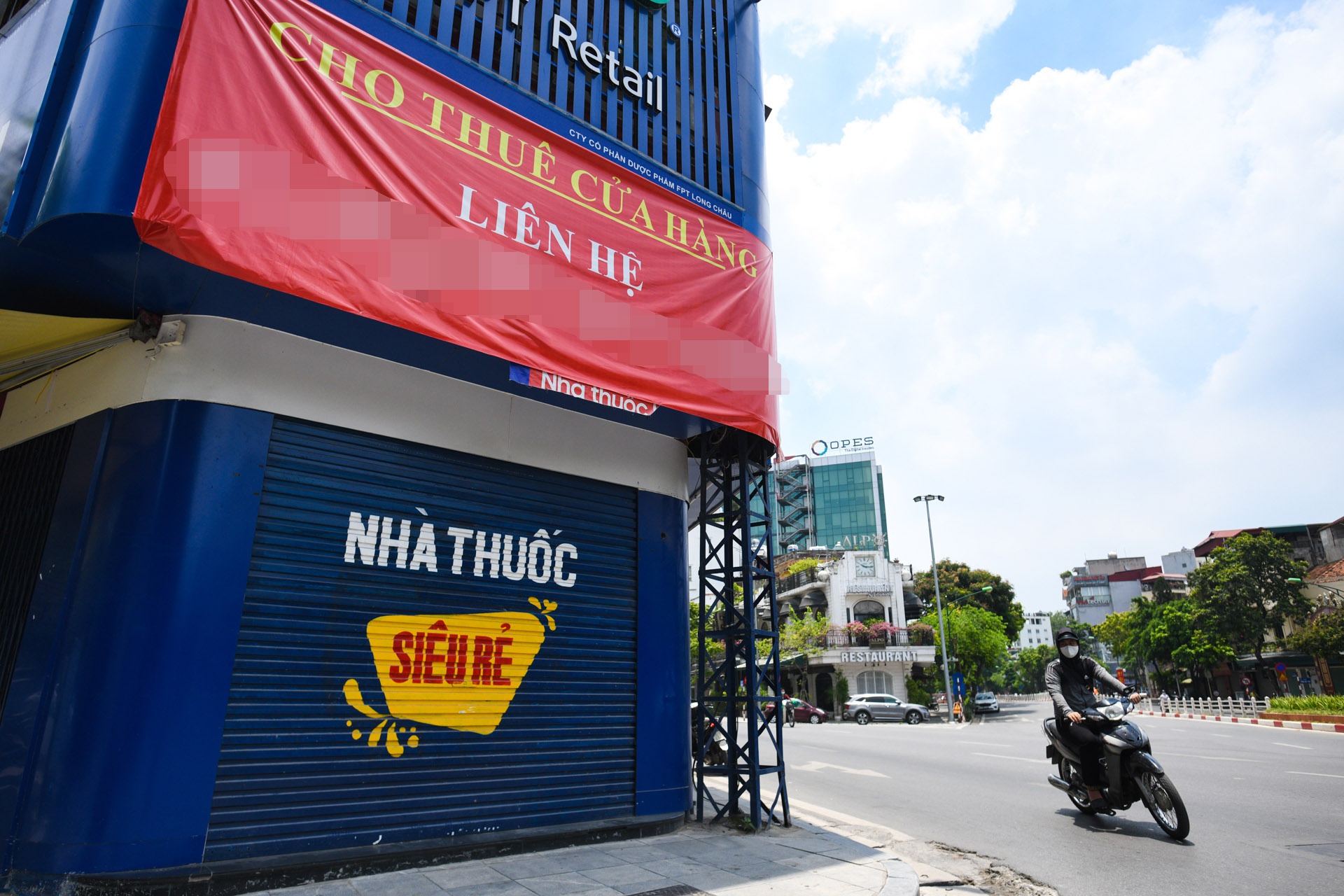 Hàng loạt nhà phố cổ Hà Nội treo biển cho thuê, bán nhà - Ảnh 2.