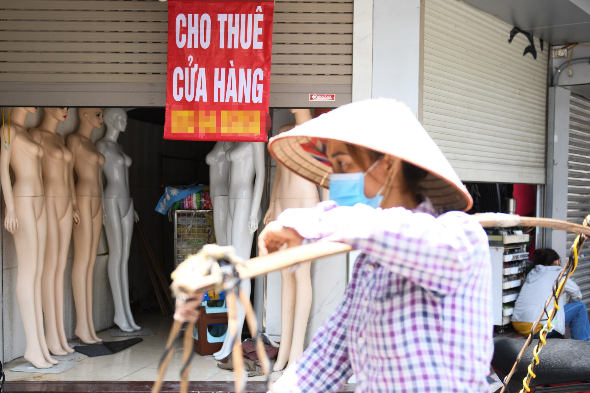 Hàng loạt nhà phố cổ Hà Nội treo biển cho thuê, bán nhà - Ảnh 7.