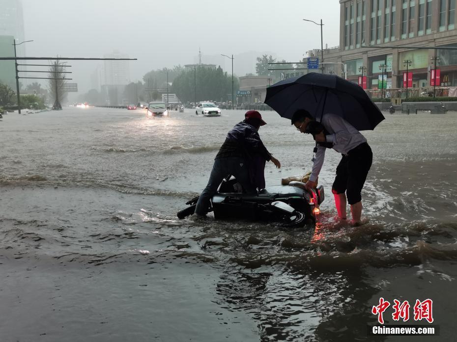 33 người thiệt mạng do mưa lũ ở Hà Nam, Trung Quốc - Ảnh 1.