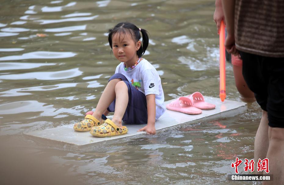 33 người thiệt mạng do mưa lũ ở Hà Nam, Trung Quốc - Ảnh 3.