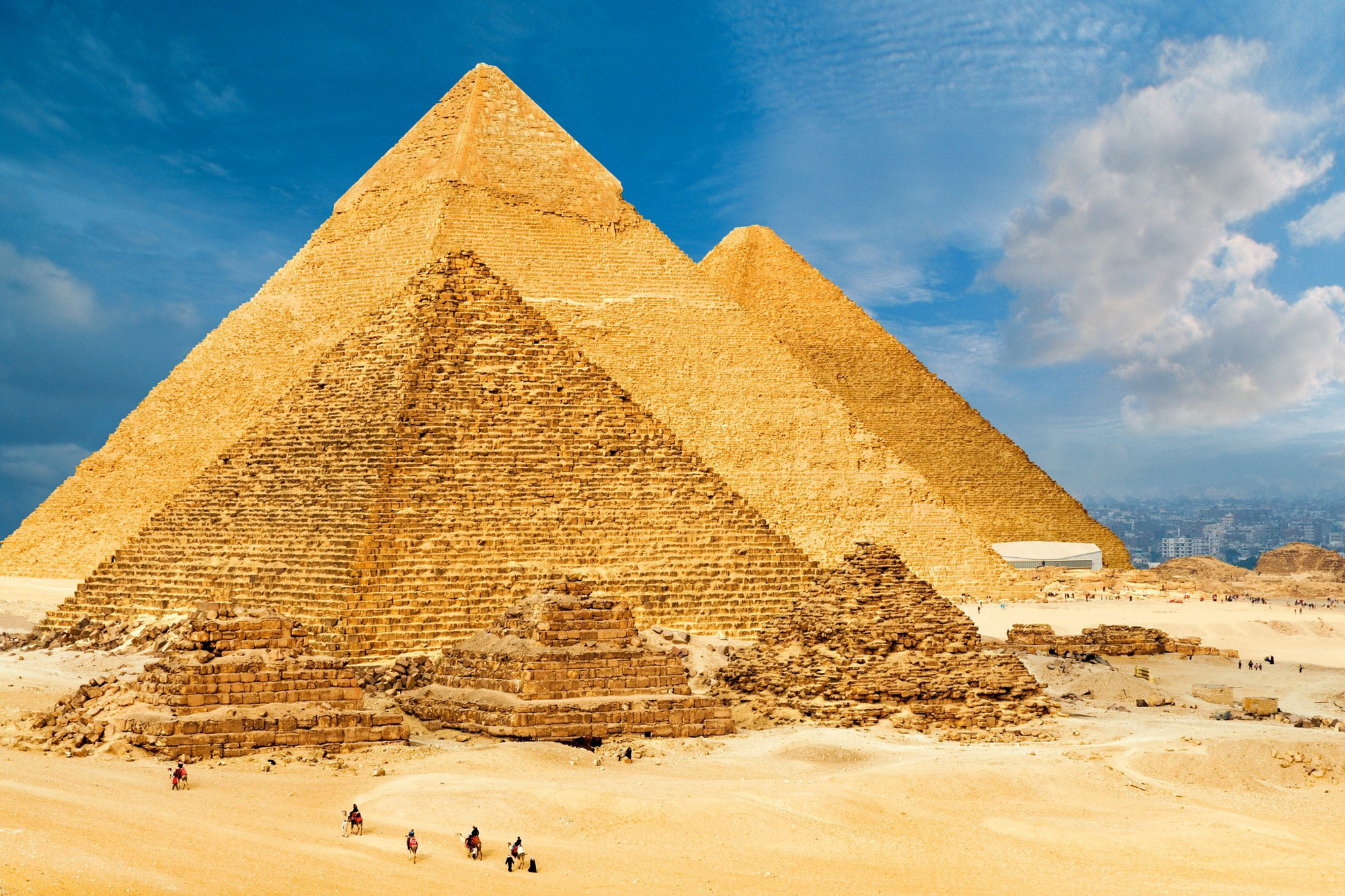 8 công trình kiến trúc kim tự tháp độc đáo - Ảnh 1.