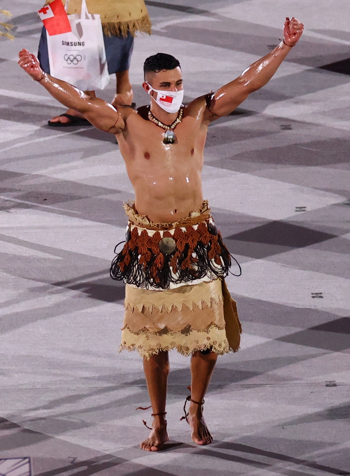 Võ sĩ cởi trần liên tiếp gây sốt ở lễ khai mạc Olympic - Ảnh 2.