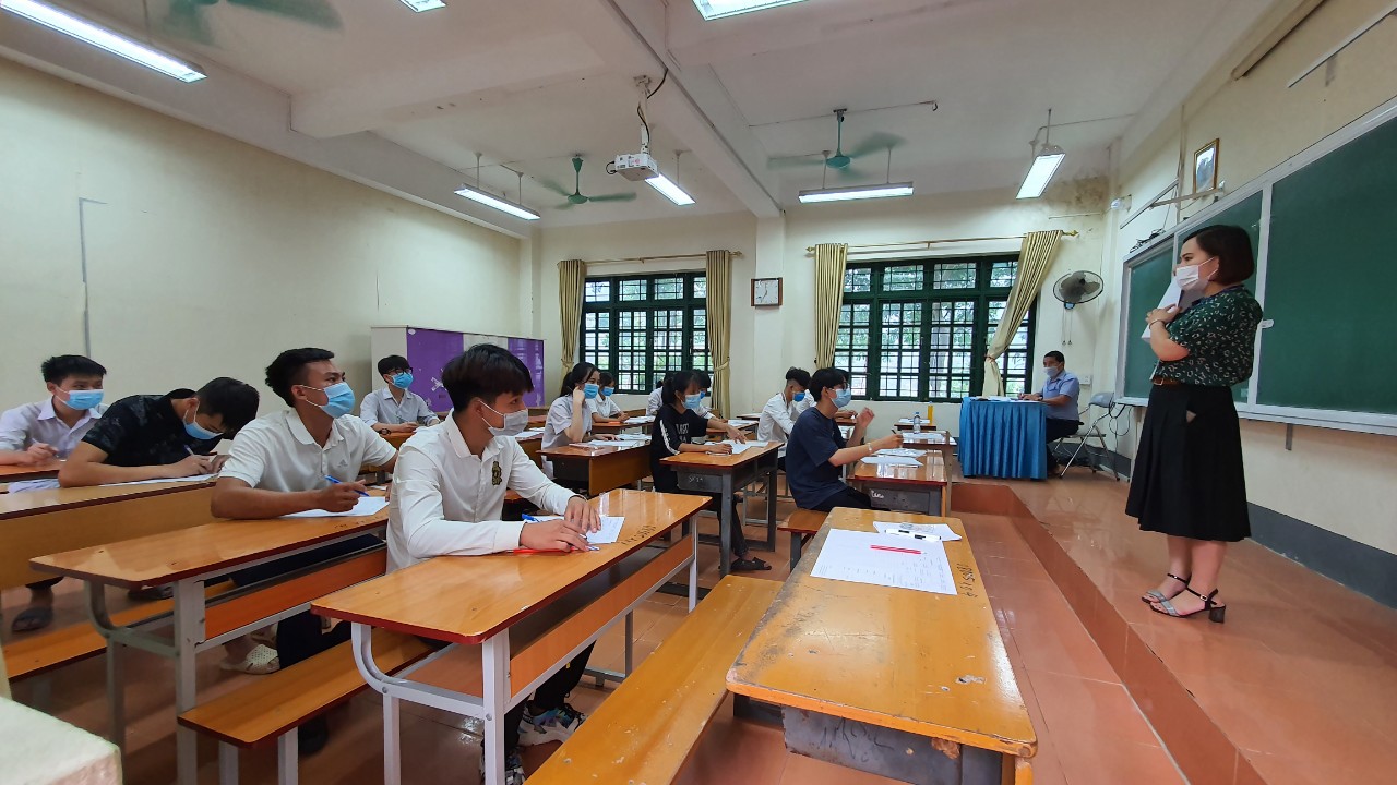 Hà Nội không tổ chức đợt 2 kỳ thi tốt nghiệp THPT 2021, thí sinh được xét đặc cách - Ảnh 1.