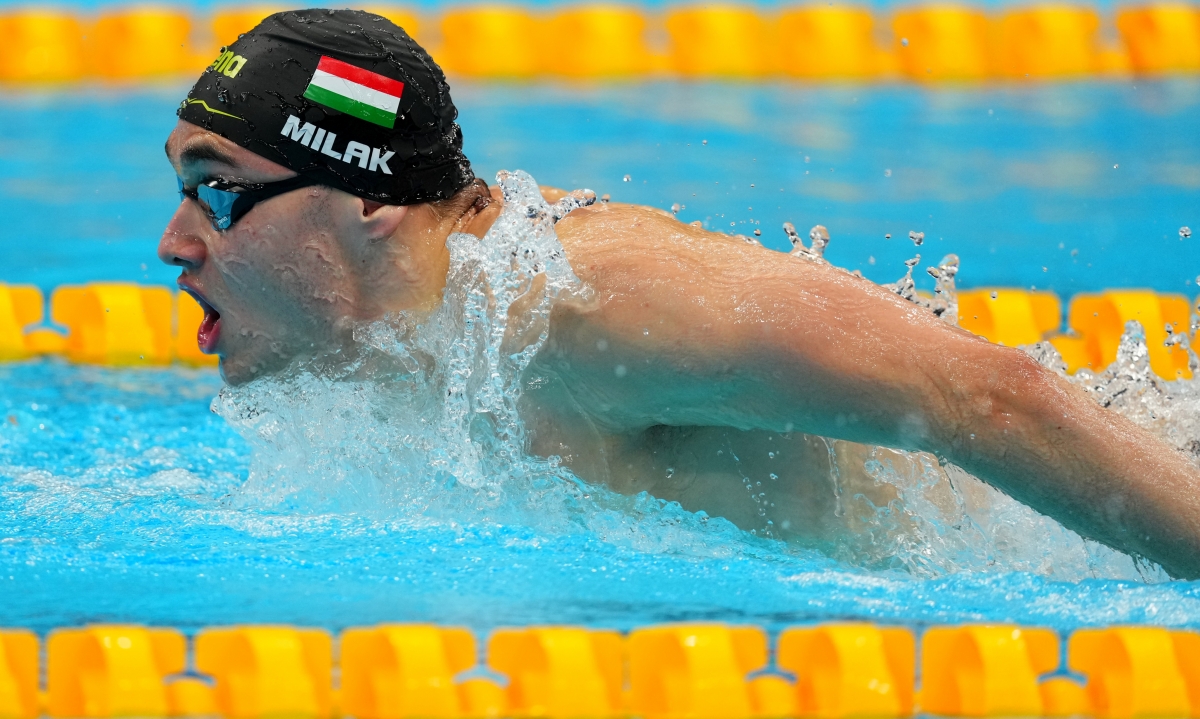 'Kình ngư' Hungary phá kỷ lục Olympic tồn tại 13 năm của Michael Phelps - Ảnh 1.