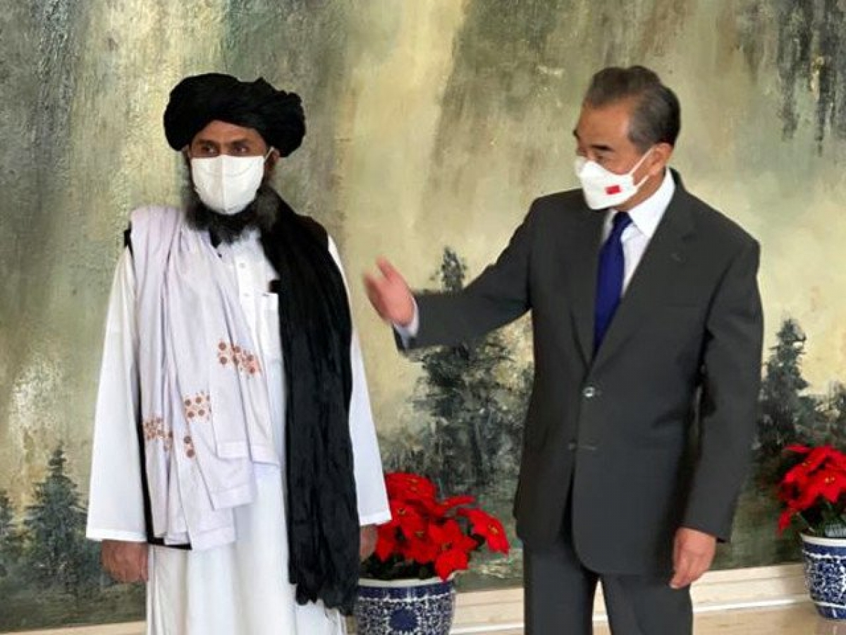 Trung Quốc 'trao quà' cho Taliban, Mỹ cảnh báo Afghanistan sẽ bị quốc tế bài xích - Ảnh 1.