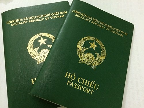 Bộ Công an: Mẫu hộ chiếu gắn chíp điện tử, chống nguy cơ làm giả - Ảnh 1.