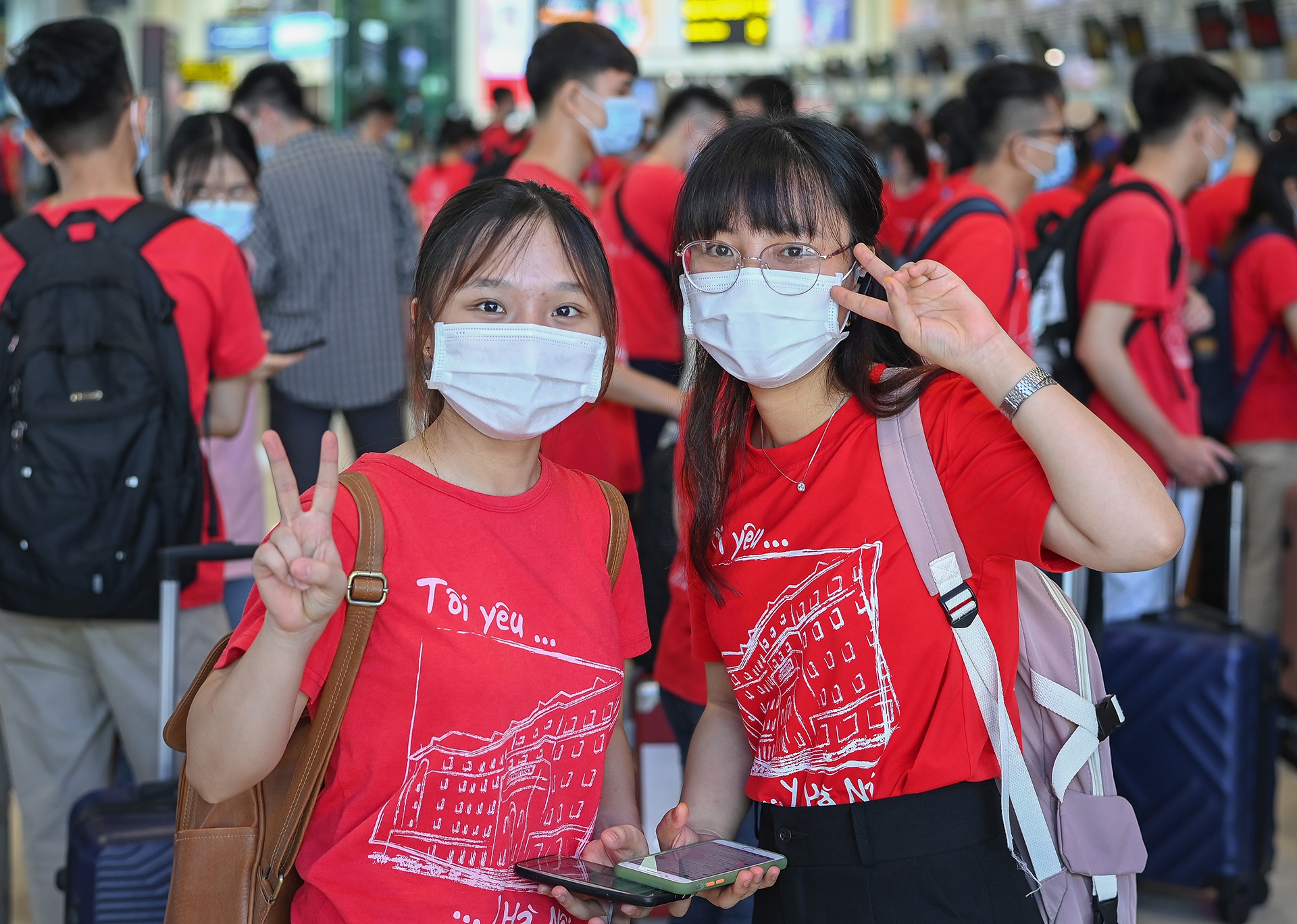 Sinh viên Đại học Y Hà Nội bay vào Bình Dương tham gia chống dịch - Ảnh 5.