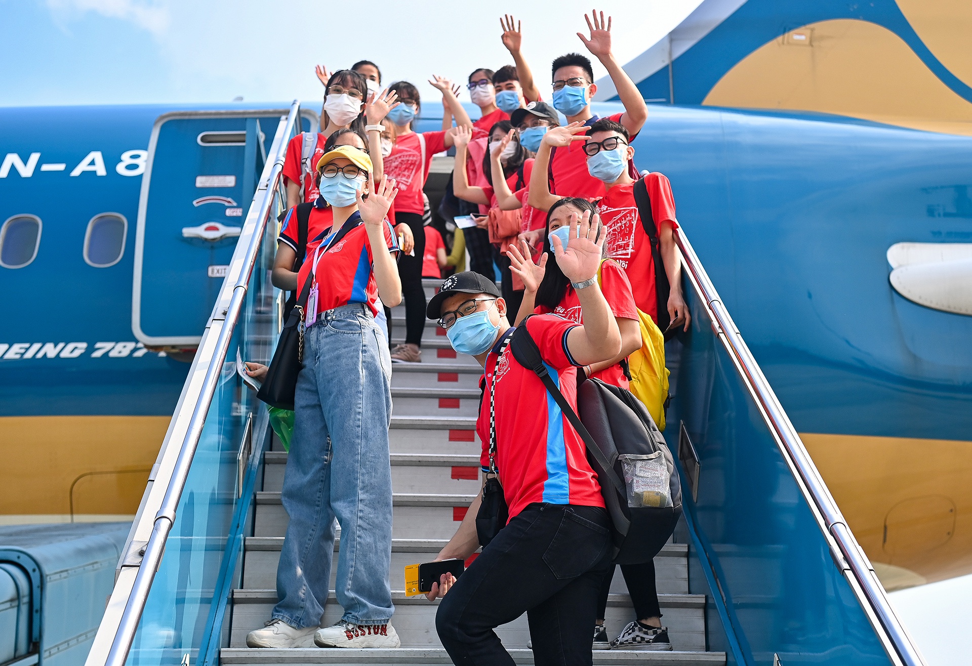 Sinh viên Đại học Y Hà Nội bay vào Bình Dương tham gia chống dịch - Ảnh 6.