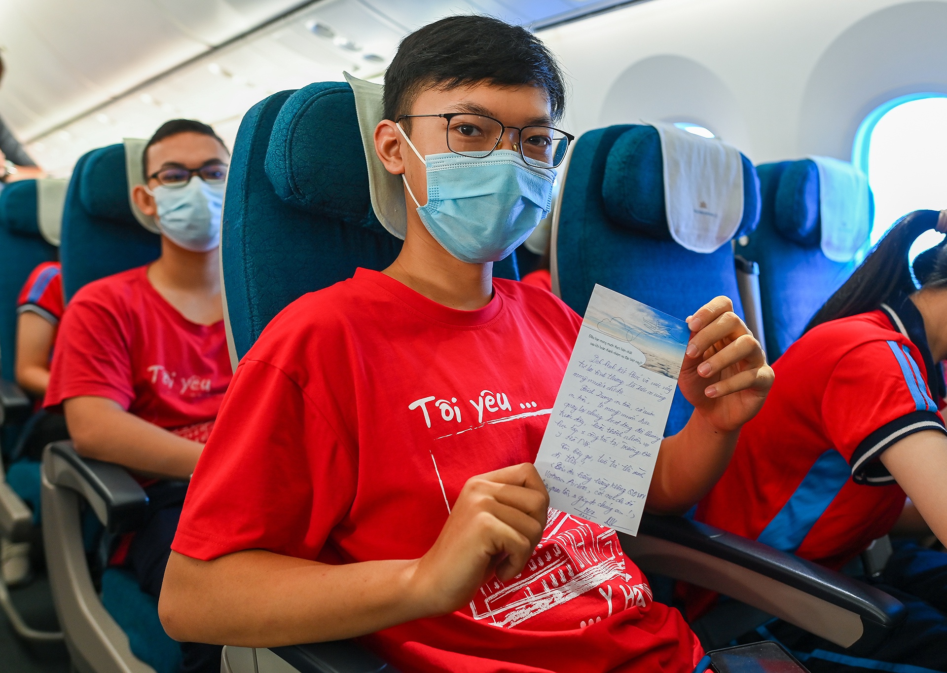 Sinh viên Đại học Y Hà Nội bay vào Bình Dương tham gia chống dịch - Ảnh 8.