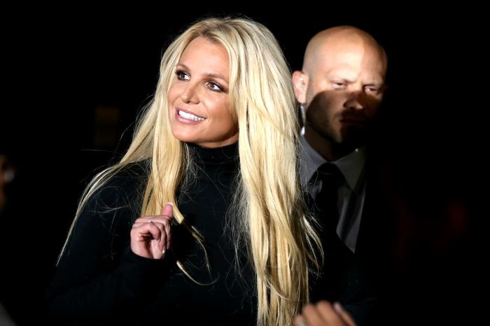 Sau phiên tòa chấn động, đến lượt luật sư của Britney Spears xin từ chức - Ảnh 2.